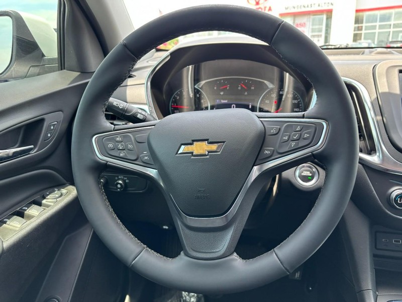 Chevrolet Equinox Vehicle Full-screen Gallery Image 11