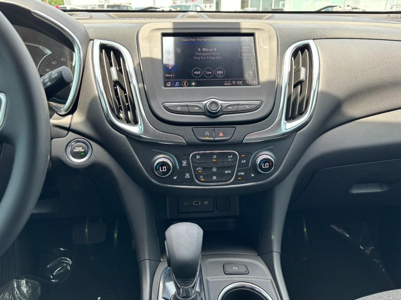 Chevrolet Equinox Vehicle Full-screen Gallery Image 12