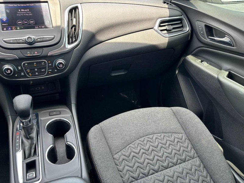 Chevrolet Equinox Vehicle Full-screen Gallery Image 13