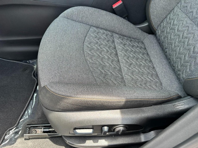Chevrolet Equinox Vehicle Full-screen Gallery Image 15