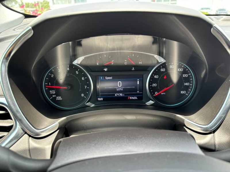 Chevrolet Equinox Vehicle Full-screen Gallery Image 17