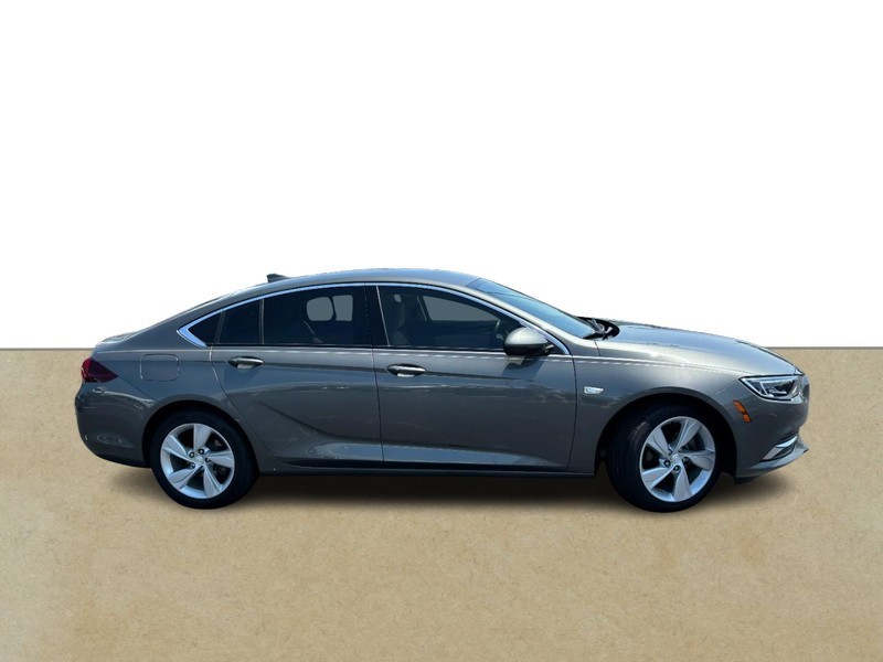 Buick Regal Sportback Vehicle Full-screen Gallery Image 02