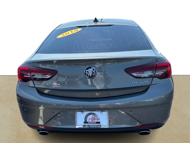 Buick Regal Sportback Vehicle Full-screen Gallery Image 04