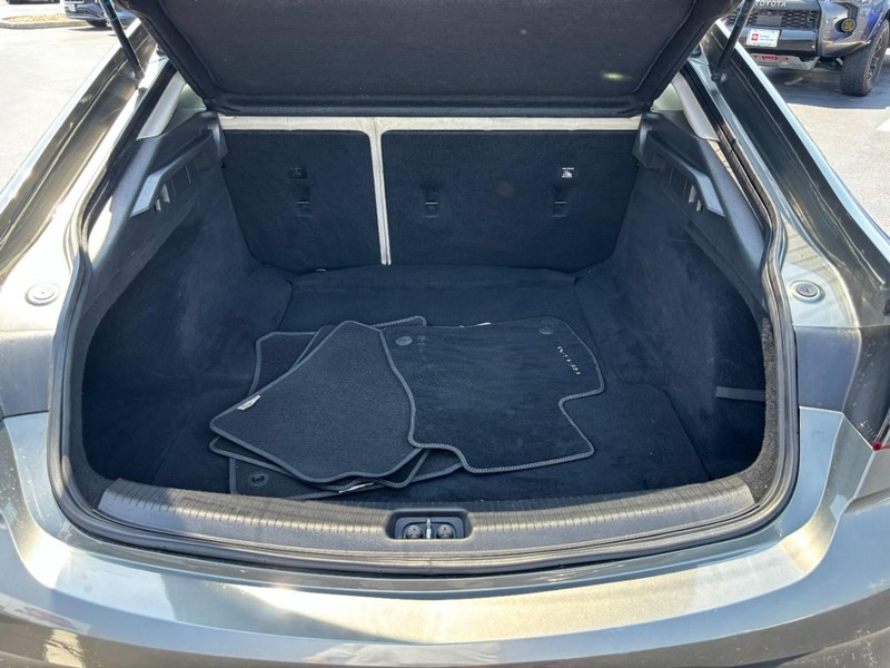 Buick Regal Sportback Vehicle Full-screen Gallery Image 06