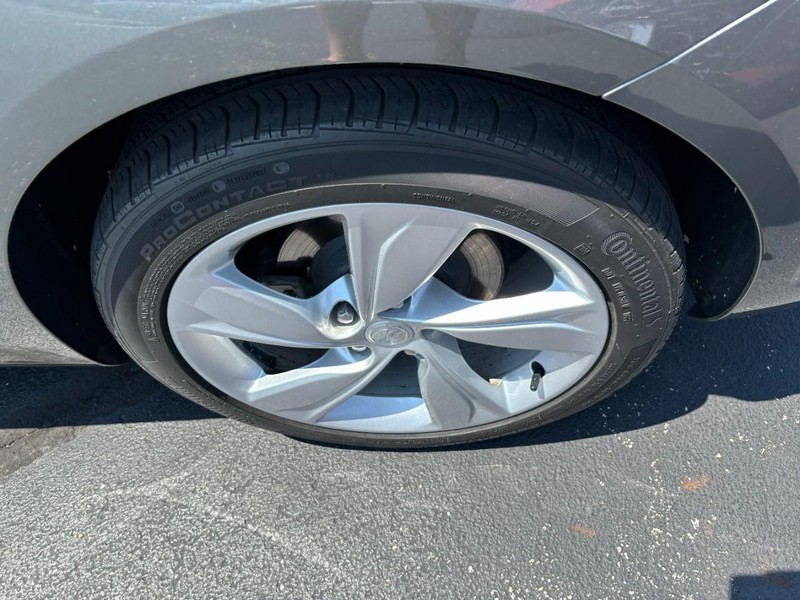 Buick Regal Sportback Vehicle Full-screen Gallery Image 07