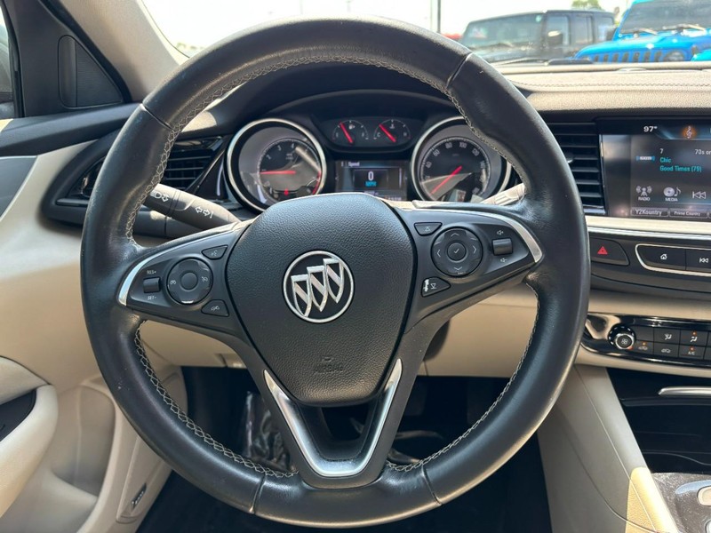 Buick Regal Sportback Vehicle Full-screen Gallery Image 11