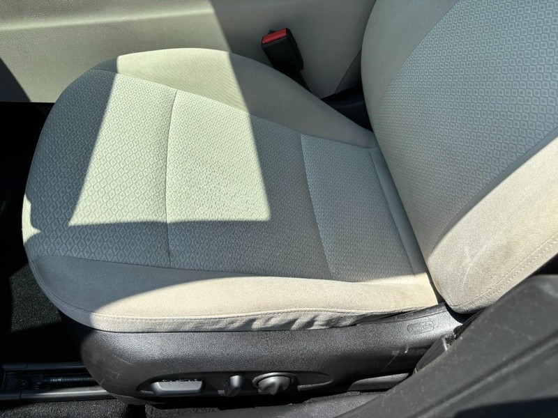 Buick Regal Sportback Vehicle Full-screen Gallery Image 15