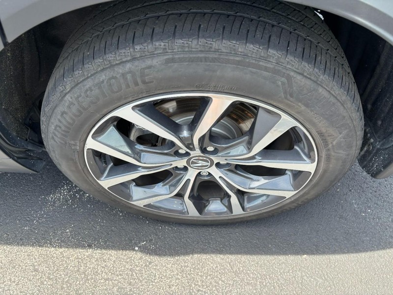 Acura MDX Vehicle Full-screen Gallery Image 06