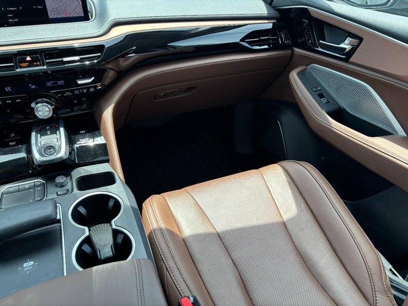 Acura MDX Vehicle Full-screen Gallery Image 13