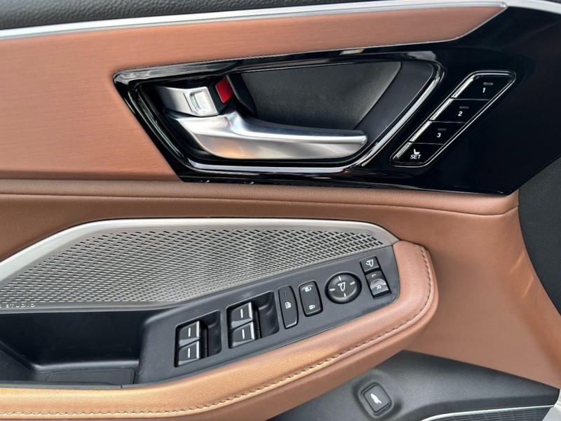 Acura MDX Vehicle Full-screen Gallery Image 14