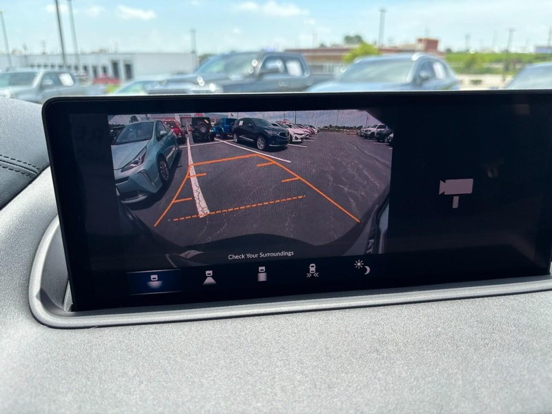 Acura MDX Vehicle Full-screen Gallery Image 19