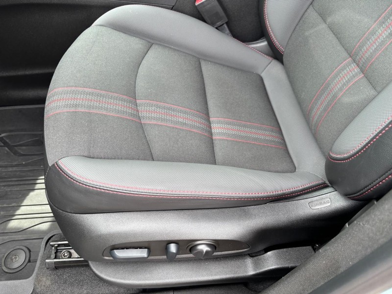 Chevrolet Equinox Vehicle Full-screen Gallery Image 15