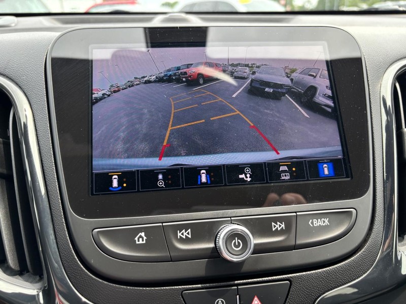 Chevrolet Equinox Vehicle Full-screen Gallery Image 19