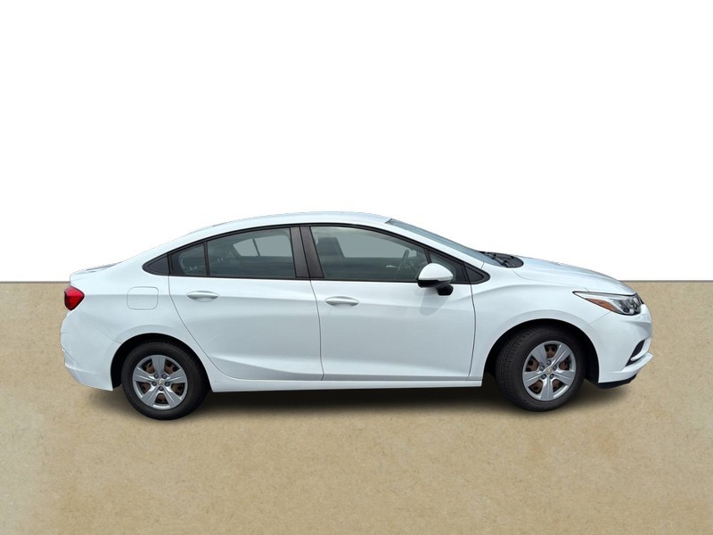Chevrolet Cruze Vehicle Full-screen Gallery Image 02