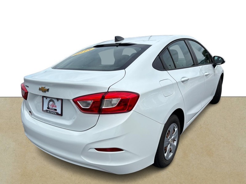Chevrolet Cruze Vehicle Full-screen Gallery Image 03