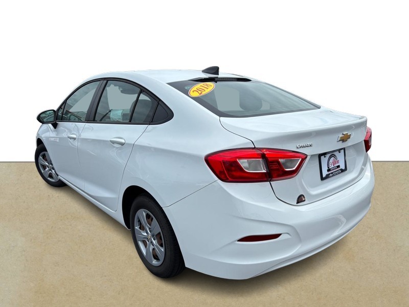 Chevrolet Cruze Vehicle Full-screen Gallery Image 05