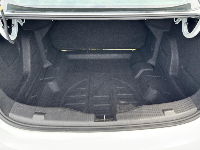 Chevrolet Cruze Vehicle Full-screen Gallery Image 07