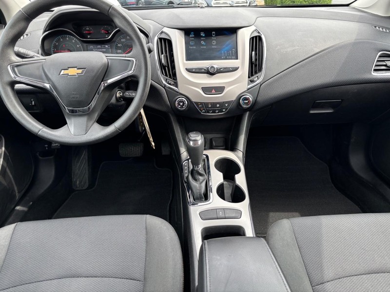 Chevrolet Cruze Vehicle Full-screen Gallery Image 10