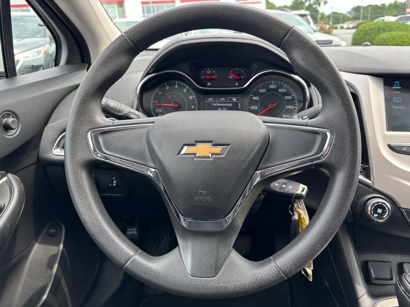 Chevrolet Cruze Vehicle Full-screen Gallery Image 11