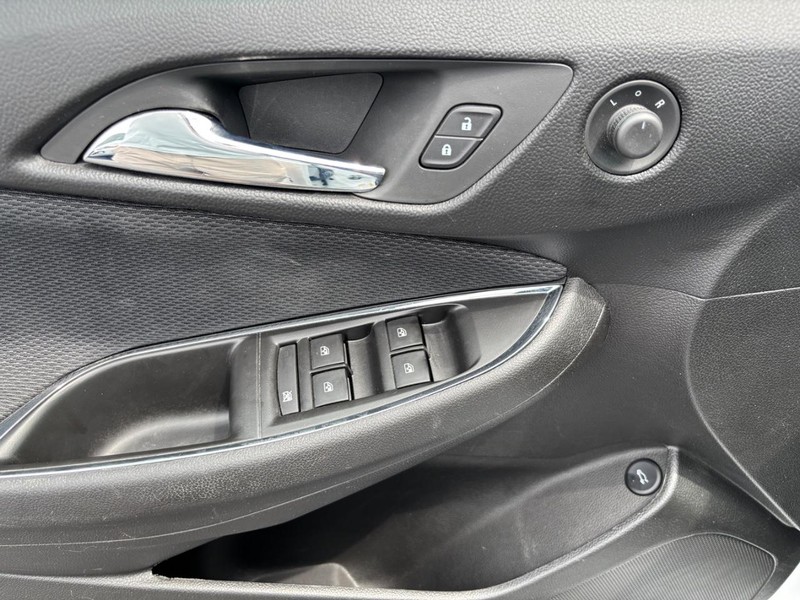 Chevrolet Cruze Vehicle Full-screen Gallery Image 14