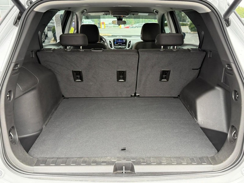 Chevrolet Equinox Vehicle Full-screen Gallery Image 06