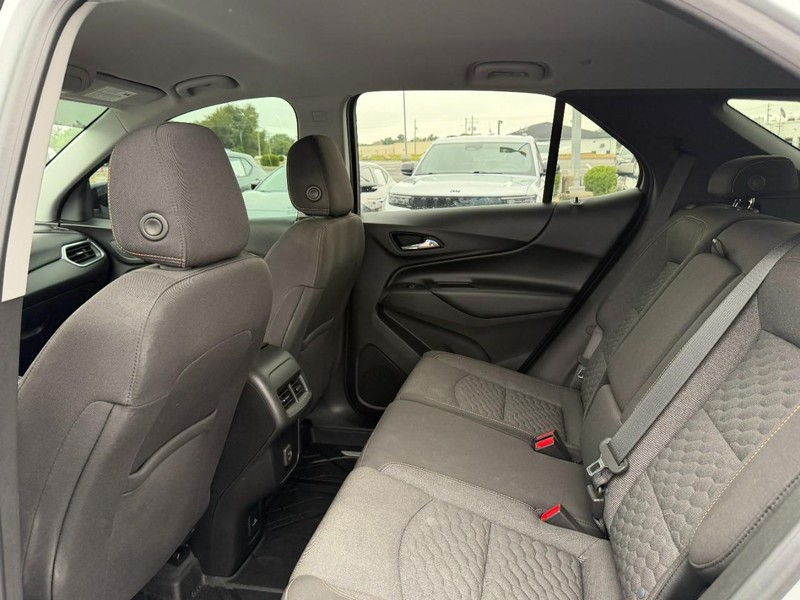 Chevrolet Equinox Vehicle Full-screen Gallery Image 09