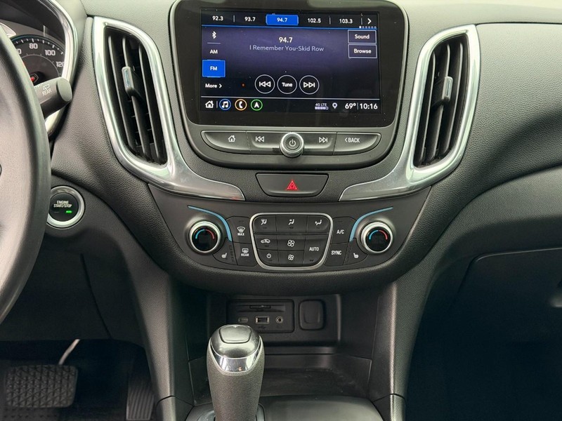 Chevrolet Equinox Vehicle Full-screen Gallery Image 12