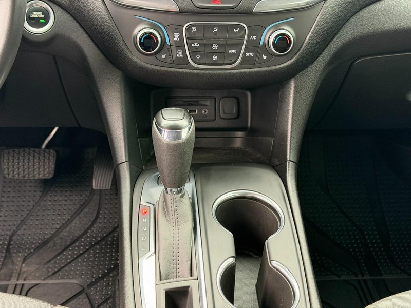 Chevrolet Equinox Vehicle Full-screen Gallery Image 13