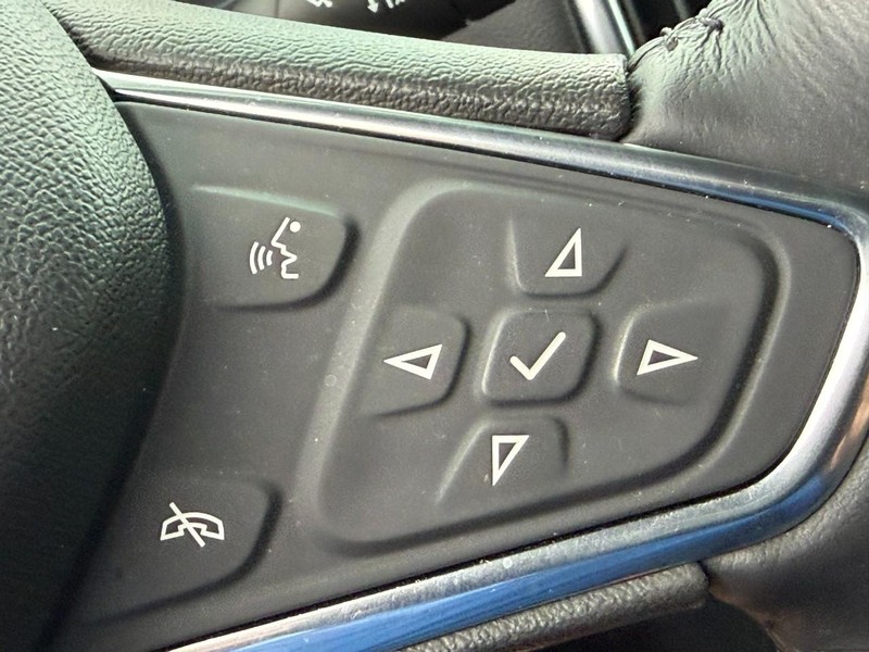 Chevrolet Equinox Vehicle Full-screen Gallery Image 18