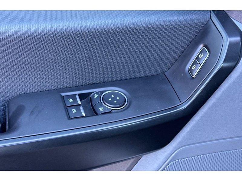 Ford F-150 Vehicle Full-screen Gallery Image 12