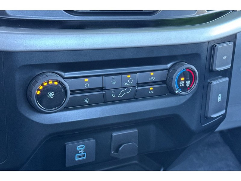 Ford F-150 Vehicle Full-screen Gallery Image 20