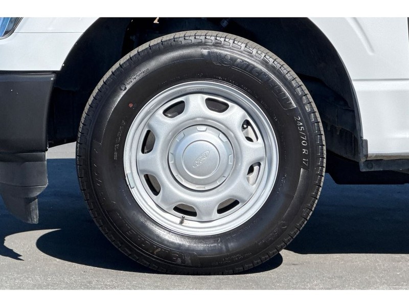 Ford F-150 Vehicle Full-screen Gallery Image 28