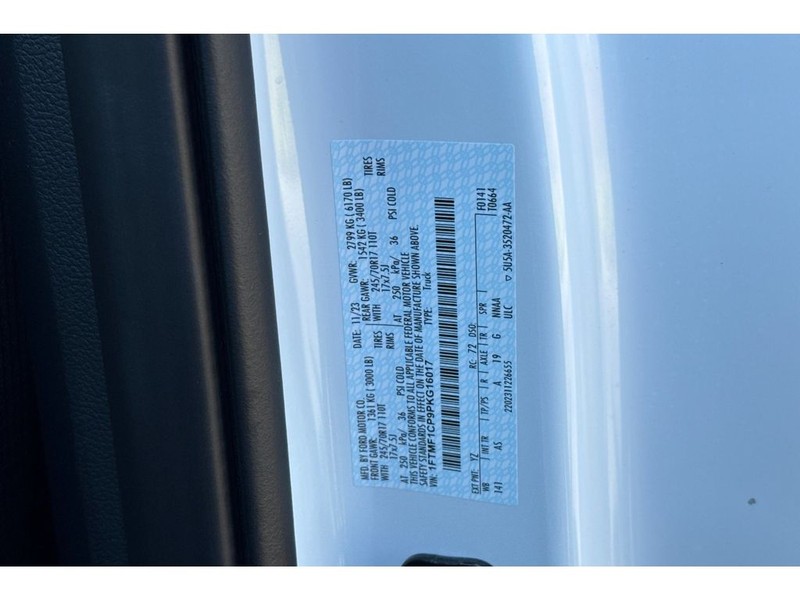 Ford F-150 Vehicle Full-screen Gallery Image 31