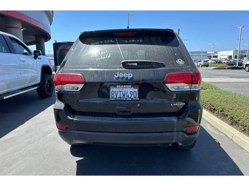 Jeep Grand Cherokee Vehicle Full-screen Gallery Image 03