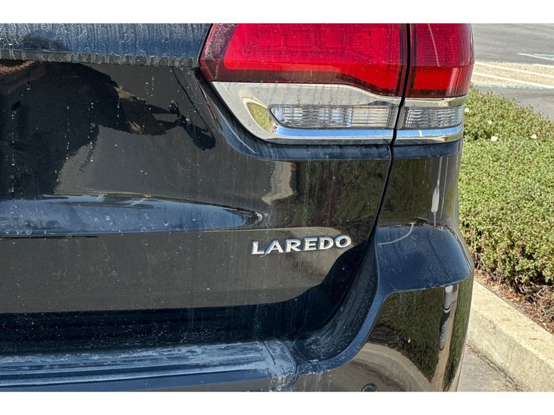 Jeep Grand Cherokee Vehicle Full-screen Gallery Image 05