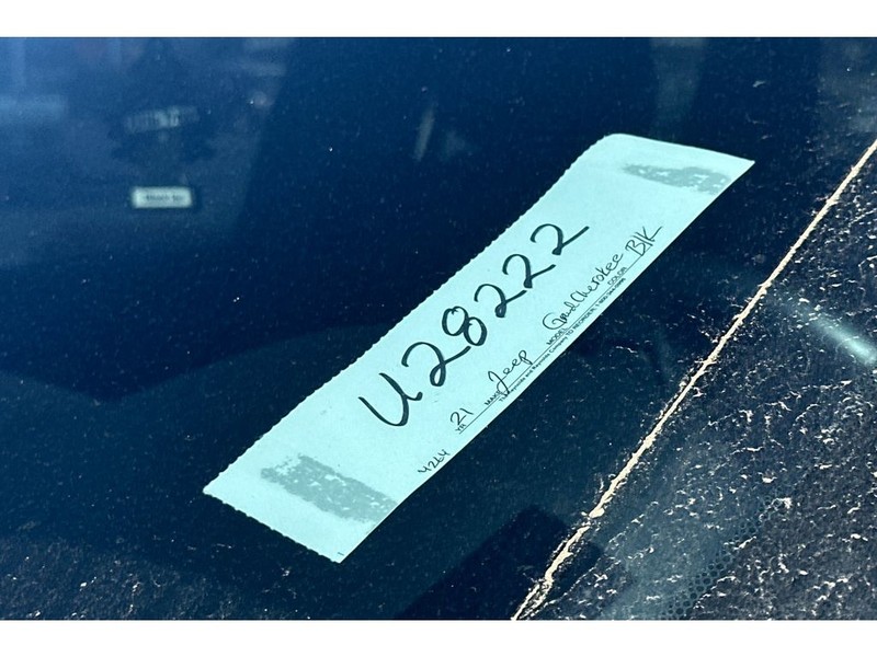 Jeep Grand Cherokee Vehicle Full-screen Gallery Image 07