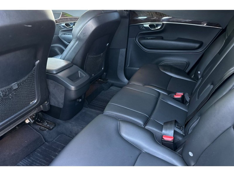 Volvo XC90 Vehicle Full-screen Gallery Image 13