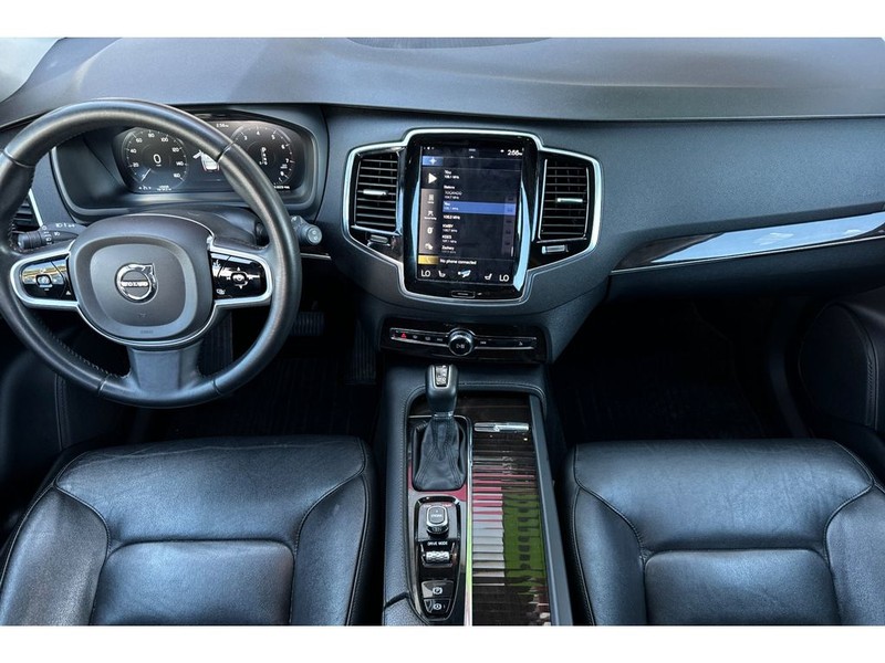 Volvo XC90 Vehicle Full-screen Gallery Image 14