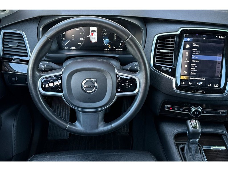 Volvo XC90 Vehicle Full-screen Gallery Image 15