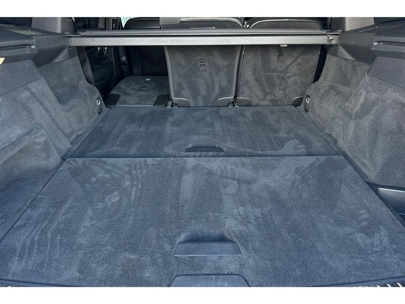 Volvo XC90 Vehicle Full-screen Gallery Image 16