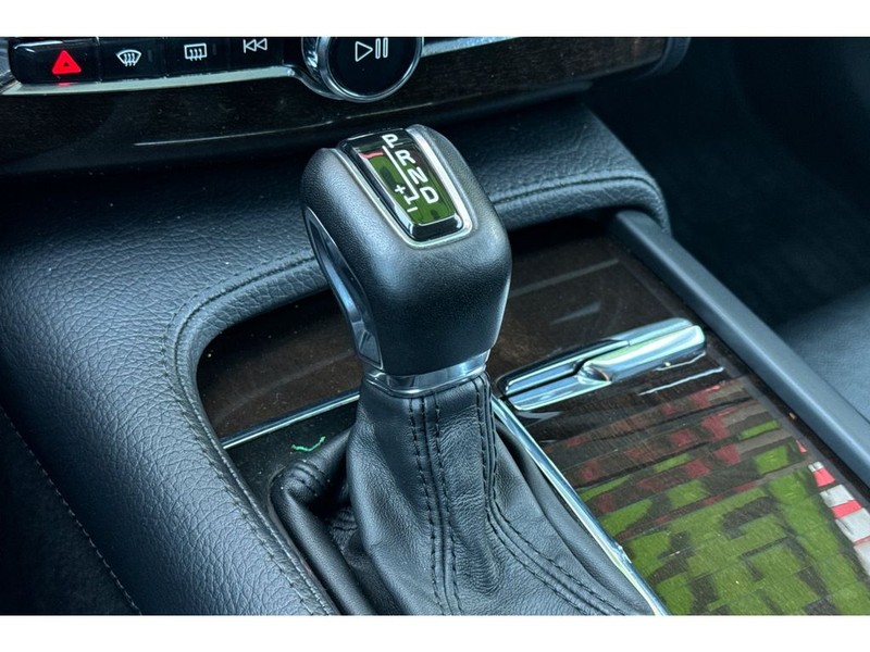 Volvo XC90 Vehicle Full-screen Gallery Image 21