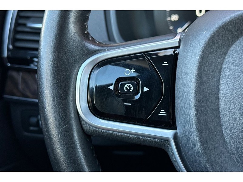 Volvo XC90 Vehicle Full-screen Gallery Image 24