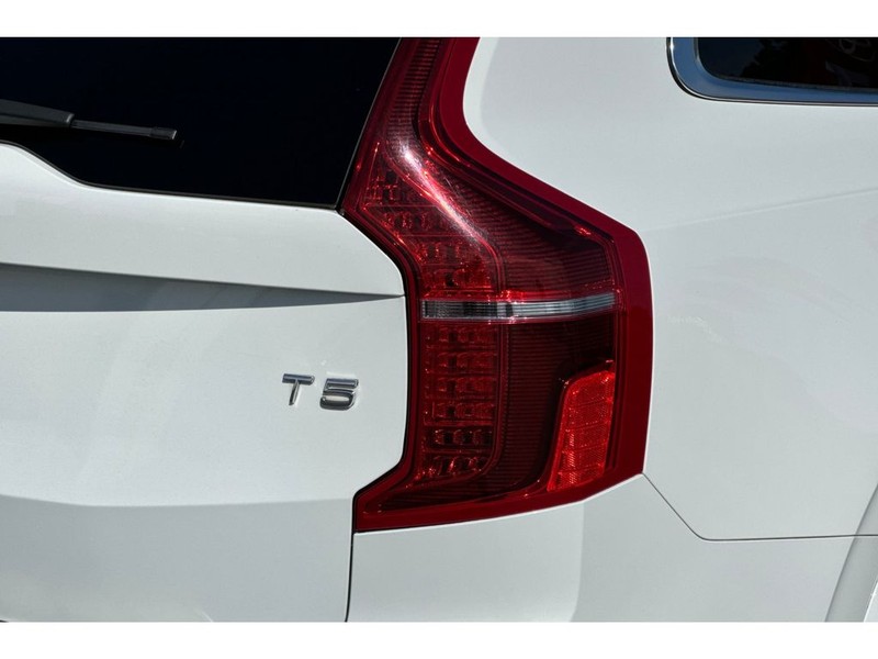 Volvo XC90 Vehicle Full-screen Gallery Image 30