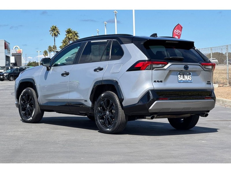 Toyota RAV4 Vehicle Full-screen Gallery Image 06