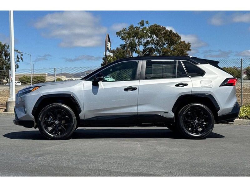 Toyota RAV4 Vehicle Full-screen Gallery Image 07