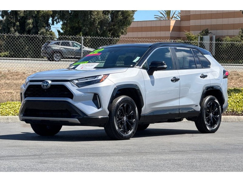 Toyota RAV4 Vehicle Full-screen Gallery Image 08