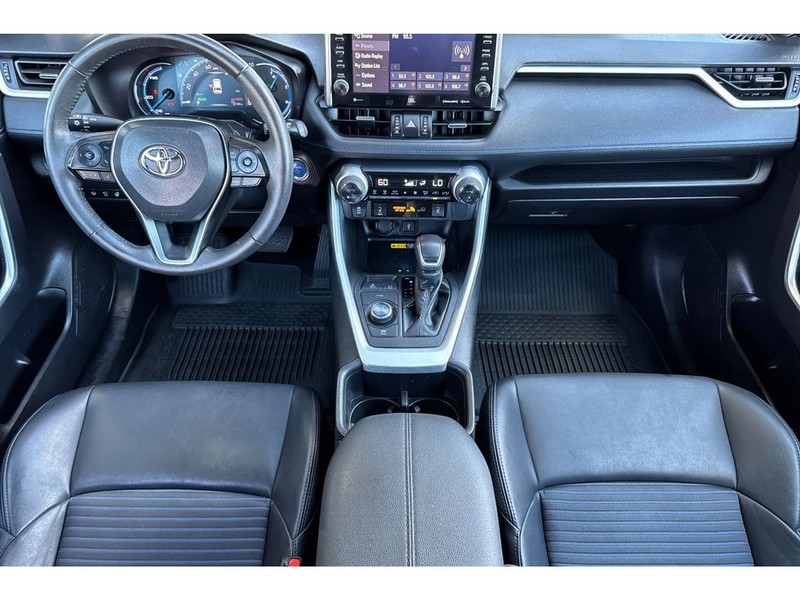 Toyota RAV4 Vehicle Full-screen Gallery Image 15