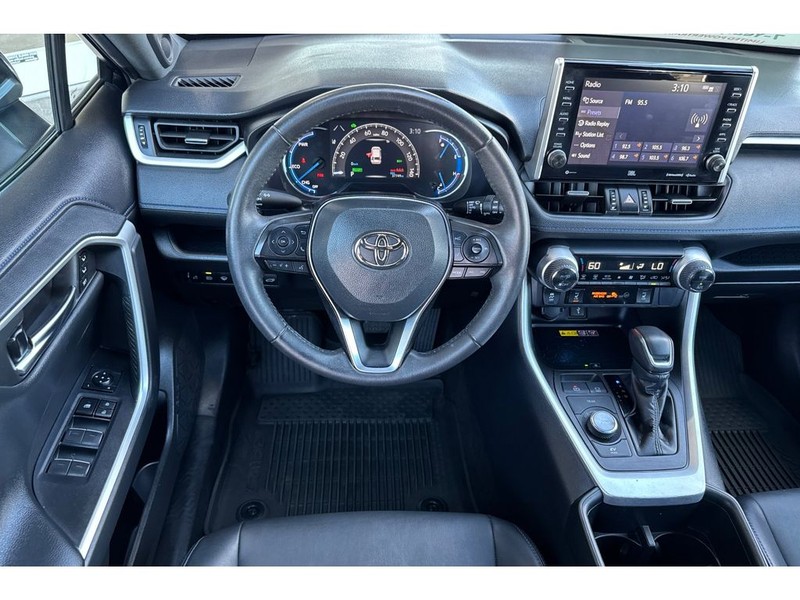 Toyota RAV4 Vehicle Full-screen Gallery Image 16