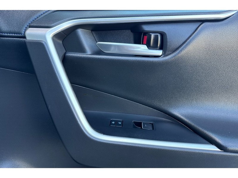 Toyota RAV4 Vehicle Full-screen Gallery Image 20