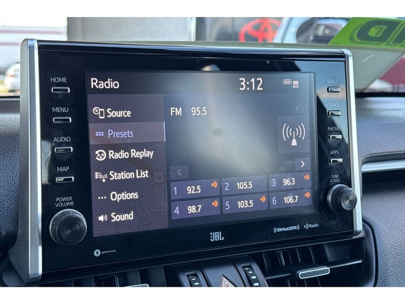 Toyota RAV4 Vehicle Full-screen Gallery Image 22